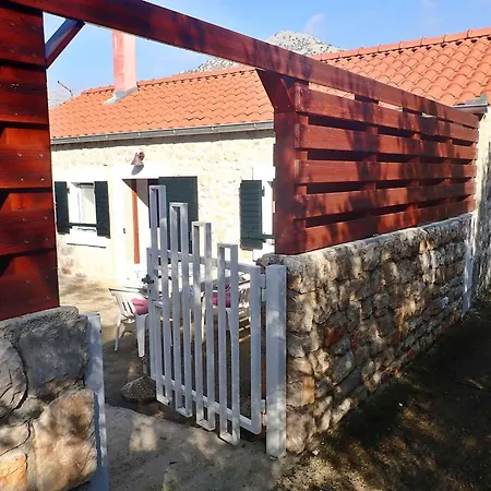 In Starigrad-paklenica 40978